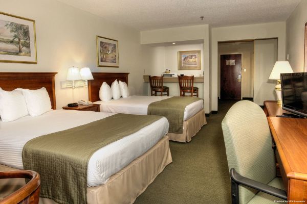 MAGNUSON HOTEL ON THE LAKE-CLARKSVILLE (Clarksville)